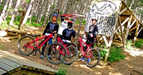 Campamento internacional de bici de descenso en inglés